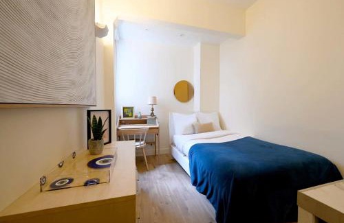 Champs-Elysees Apartment | Elegant Studio Avenue Montaigne