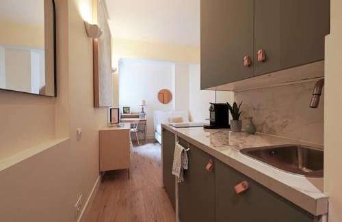 Champs-Elysees Apartment | Elegant Studio Avenue Montaigne