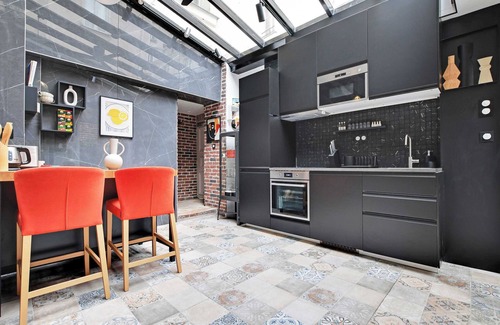 Quartier Sainte-Avoye Apartment | Explore Le Marais with its cobblestone streets, art galleries & charming squares