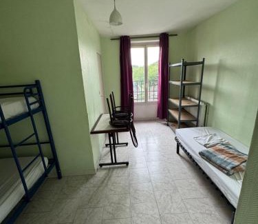 Saint-Denis Hostel | Hostel Wilson