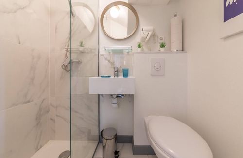 9th Arrondissement Apartment | Lafayette - Saint-Lazare 62 : Cosy apartment for 2