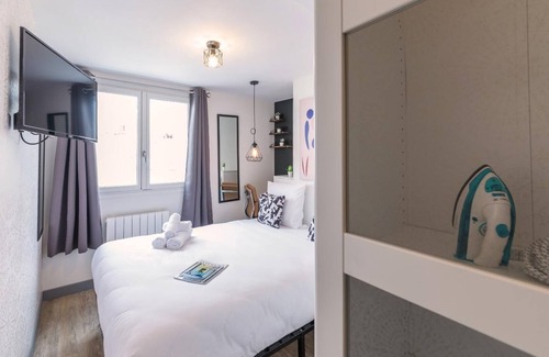 9th Arrondissement Apartment | Lafayette - Saint-Lazare 65 : cosy apartment for 2