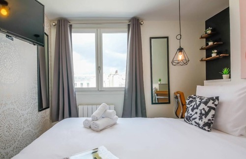 9th Arrondissement Apartment | Lafayette - Saint-Lazare 65 : cosy apartment for 2