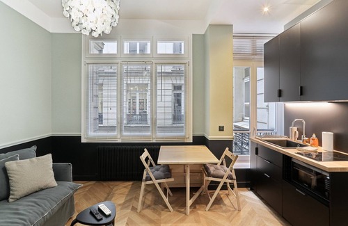 L'Europe Apartment | Le Modernisme au coeur du 8eme