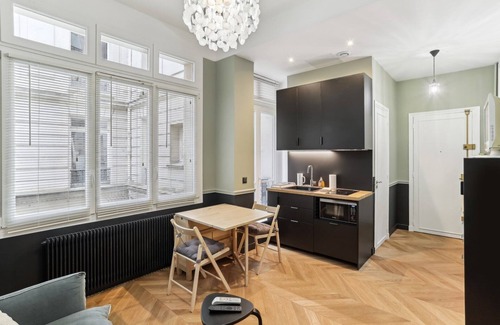 L'Europe Apartment | Le Modernisme au coeur du 8eme