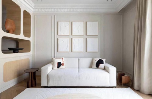 3rd Arrondissement Apartment | Luxury 2bedroom/2bathroom in sought after Marais!