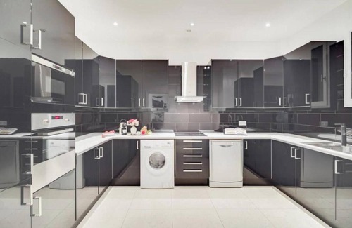 Chaillot Apartment | Luxury 4 bed 3 bath with Aircon and Elevator in 8th