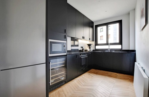 16th Arrondissement Apartment | Luxury apartment in the 16th arrondissement with doorman