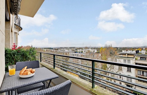 16th Arrondissement Apartment | Luxury apartment in the 16th arrondissement with doorman