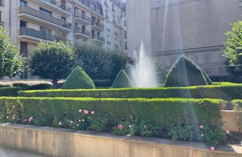 3rd Arrondissement Apartment | Marais Flat with Balcony-Style Windows & Office