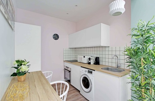 Arts-et-Metiers Apartment | Meslay 1 - Three Bedroom Apartment, Sleeps 8