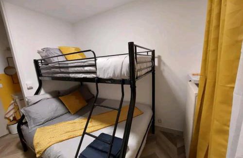Ville-d'Avray Hostel | Monastère