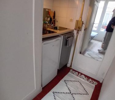 Quartier de la Folie-Mericourt Apartment | Paris 11 Studio