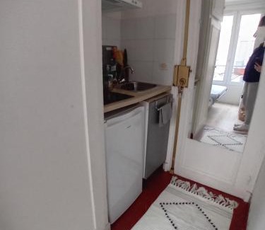Quartier de la Folie-Mericourt Apartment | Paris 11 Studio