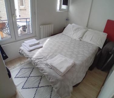 Quartier de la Folie-Mericourt Apartment | Paris 11 Studio
