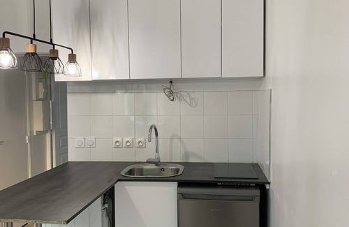 Epinettes Apartment | Paris au Pied du Metro Porte de St Ouen Idéal Pour Quelques Jours