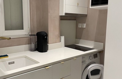 Combat Apartment | ★ Paris : Petit Cocon à Belleville pour 3-4p★