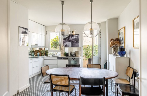 16th Arrondissement Apartment | Penthouse Offrant une vue sur la Tour Eiffel, Avec Balcons au Calme Absolu