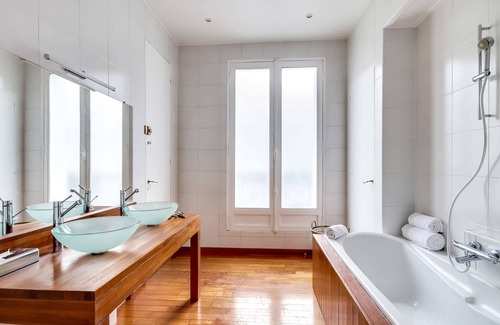 Faubourg-du-Roule Apartment | Ponthieu I - Three Bedroom Apartment, Sleeps 9