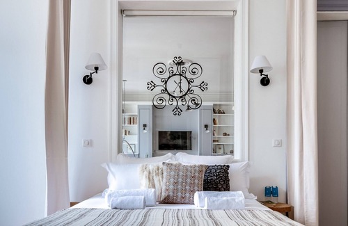 Faubourg-du-Roule Apartment | Ponthieu I - Three Bedroom Apartment, Sleeps 9