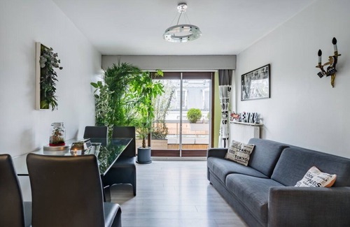Quartier Saint-Ambroise Apartment | PRIVATE ROOM IN LUXURY APARTMENT IN PARIS