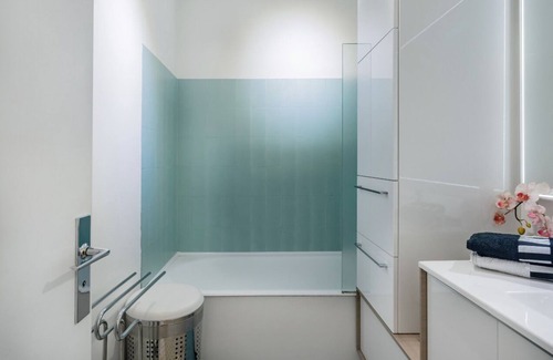 Quartier Saint-Ambroise Apartment | PRIVATE ROOM IN LUXURY APARTMENT IN PARIS