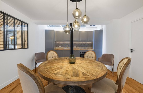 Archives Apartment | Scarlett, 2BR/2BA, 6 people