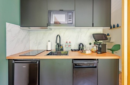 Noisy-le-Grand Apartment | SMART studio ultra-connected - Perfect stopover between Disneyland and Paris