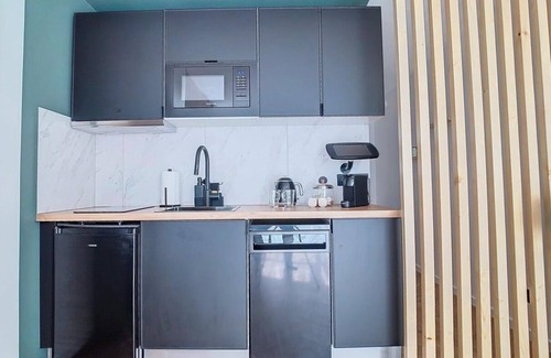 Noisy-le-Grand Apartment | SMART studio ultra-connected - Perfect stopover between Disneyland and Paris