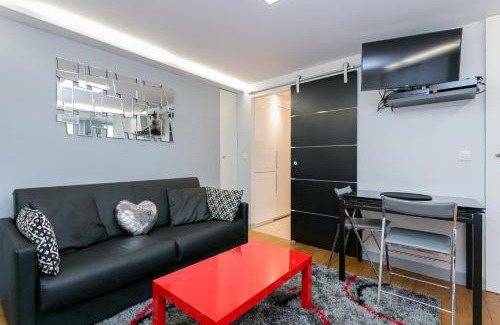 Quartier de la Place-Vendome Apartment | Sourdiere Louvre Vendome with AC