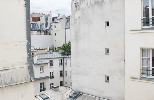 Porte-Saint-Martin Apartment | Spacious duplex in the heart of Paris