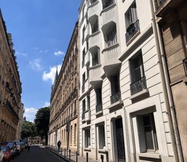 15th Arrondissement Apartment | Spacious flat near Montparnasse Bausset 4th