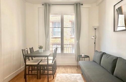 15th Arrondissement Apartment | Spacious flat near Montparnasse Bausset 4th