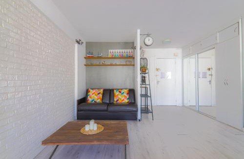 Quartier de la Folie-Mericourt Apartment | Studio Apartment-4P -Pierre Levé with NetFlix