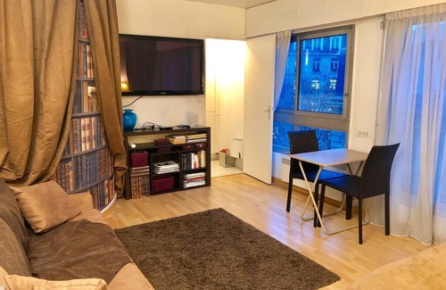 Chaillot Apartment | Studio Champs Elysées