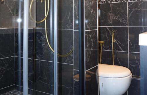 Le Kremlin-Bicetre Apartment | Studio - Sleeps 2 - WiFi - Aircon
