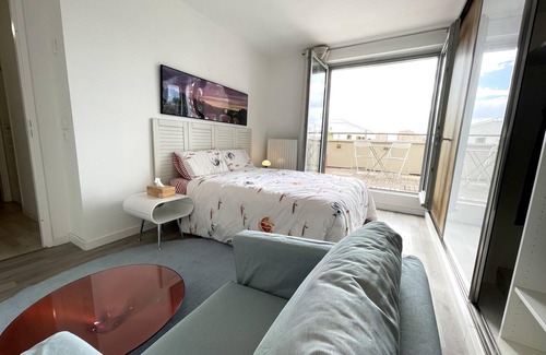 Bagneux Apartment | Superb apartment in T3 residence (Air conditioning and parking options)