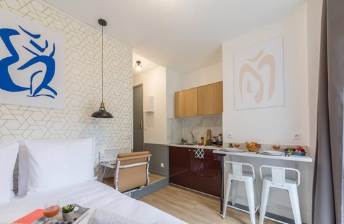 15th Arrondissement Apartment | Tour Eiffel - Saint-Charles 11: cosy flat for 2