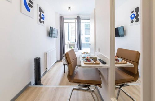 15th Arrondissement Apartment | Tour Eiffel - Saint-Charles 14: cosy flat for 2
