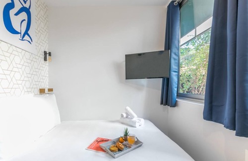15th Arrondissement Apartment | Tour Eiffel - Saint-Charles 16: cosy flat for 2