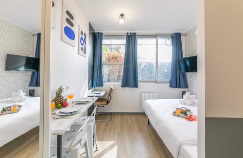 15th Arrondissement Apartment | Tour Eiffel - Saint-Charles 17: Apt. for 2