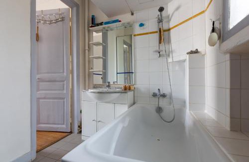 Auteuil Apartment | Veeve - Balcony Bliss