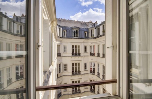 Paris City Center Apartment | 1 Bedroom Apartment in Louvre District Paris