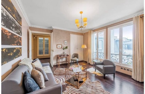Paris City Center Apartment | 110 m² Apartment ∙ 3 bedrooms ∙ 6 guests