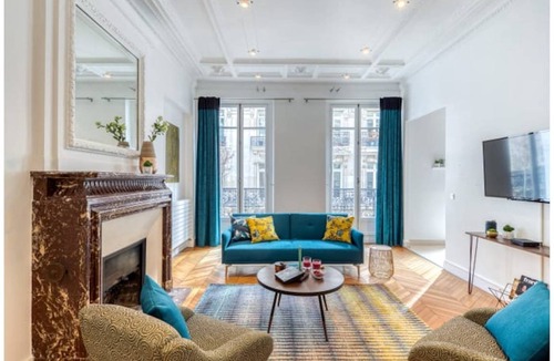 Champs-Elysees Apartment | 113 m² Apartment ∙ 2 bedrooms ∙ 3 guests