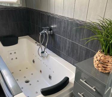 Tremblay-en-France House | 128 m² House ∙ 4 bedrooms ∙ 8 guests