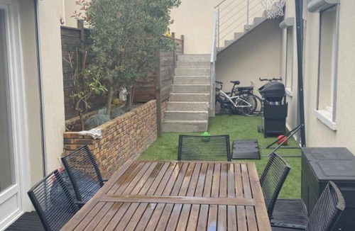 Plateau - Mont-Valerien House | 140 m² House ∙ 3 bedrooms ∙ 6 guests
