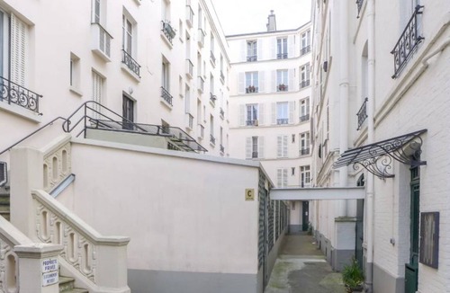 16th Arrondissement Apartment | 15 m² Apartment ∙ 1 guest