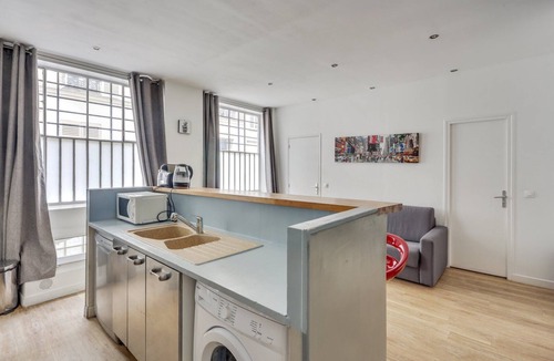 Quartier de la Folie-Mericourt Apartment | 163 Suite Carole - Superb apartment in Paris