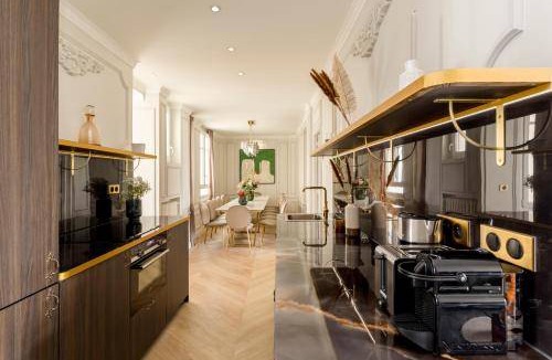 Faubourg-du-Roule Apartment | 203 m² Apartment ∙ 7 bedrooms ∙ 14 guests